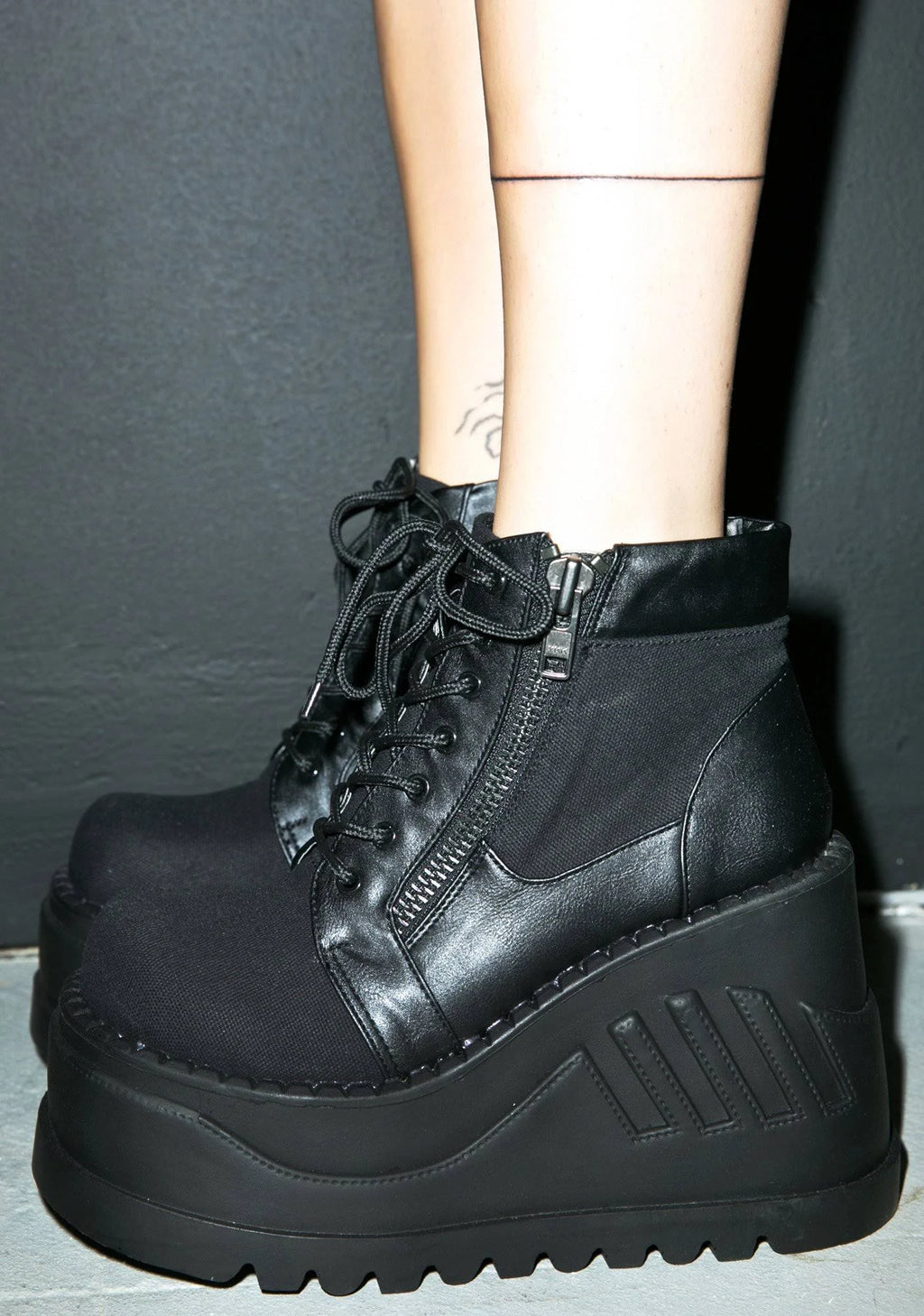 Black Canvas-Vegan Leather Stomp-10 Boots O146289