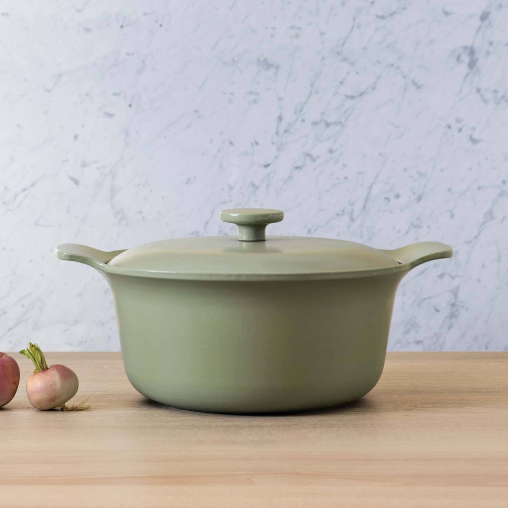 Cast Iron Covered Stockpot I767