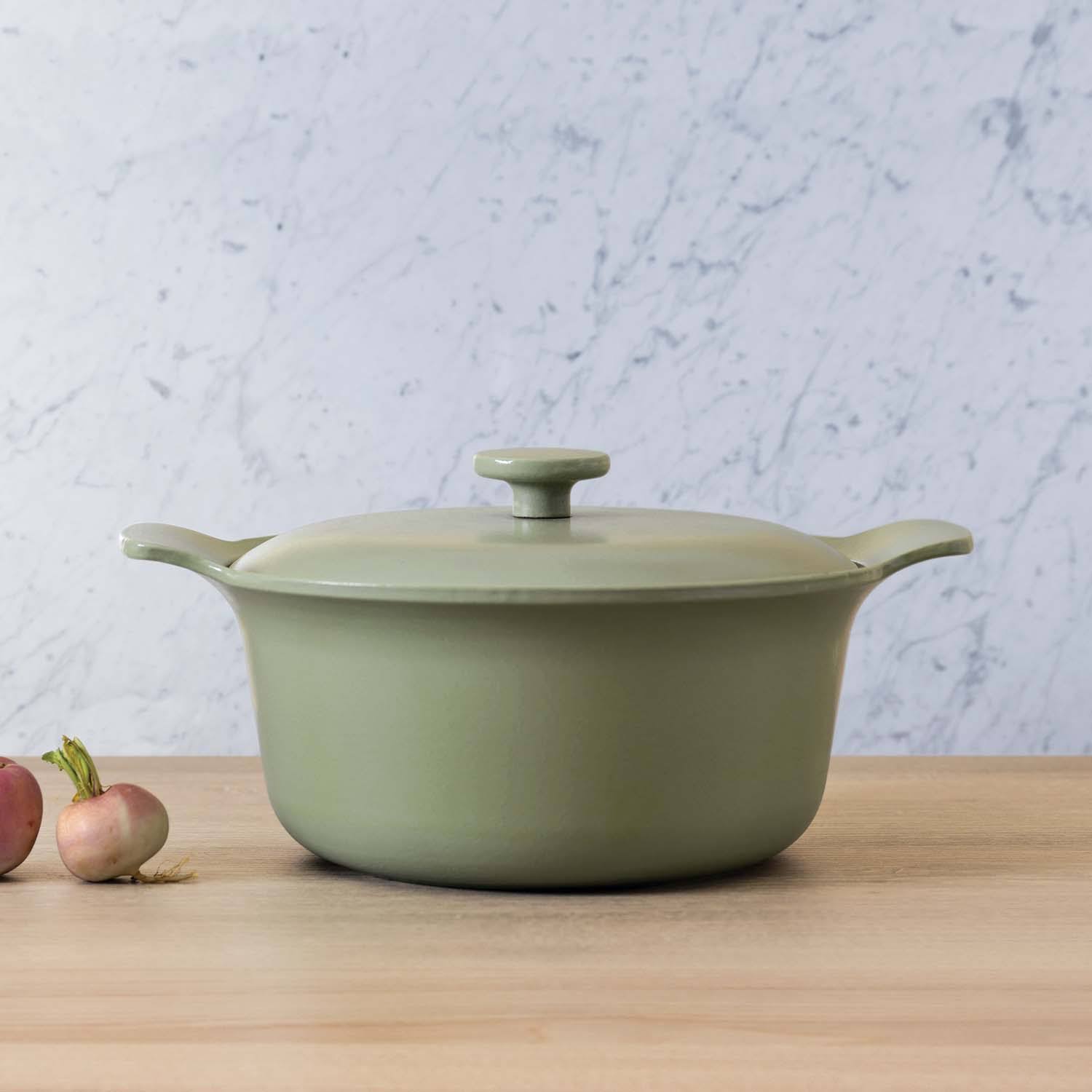 Cast Iron Covered Stockpot I767