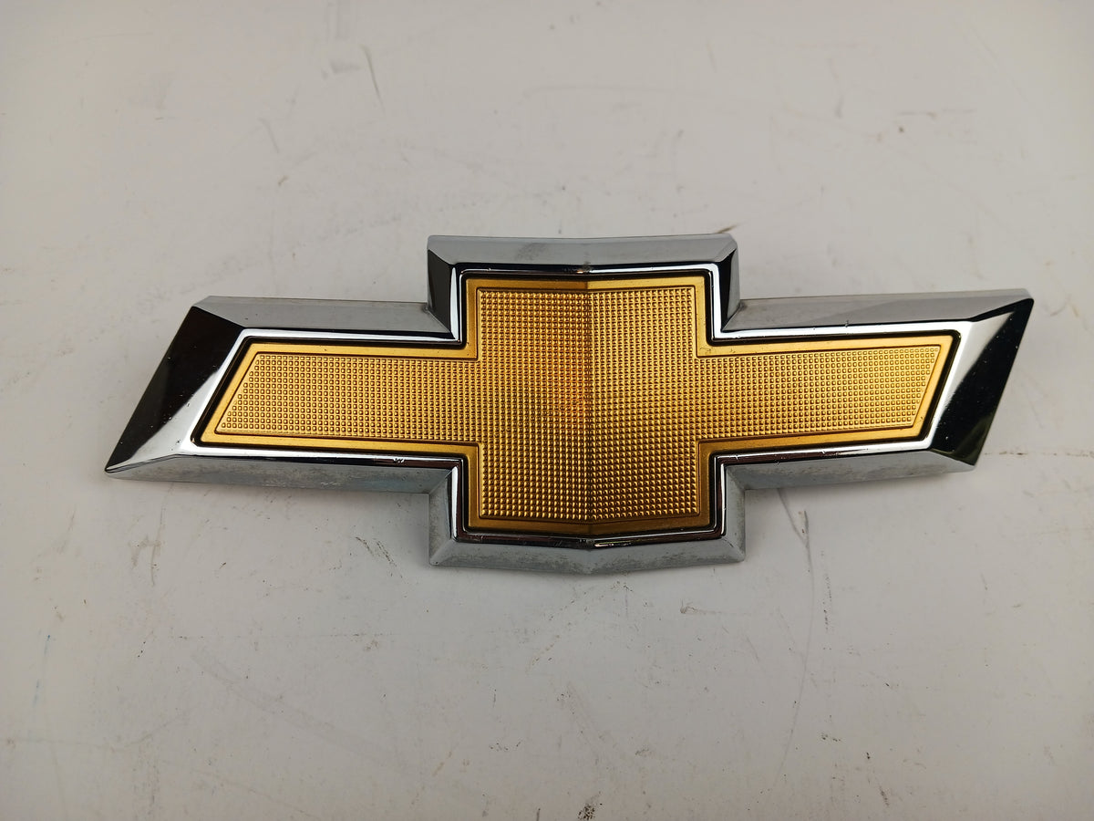 Front Bow Tie Emblem J87746