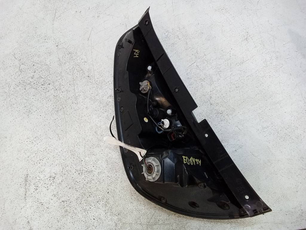 Passenger Side Tail Light Assembly RH X90368