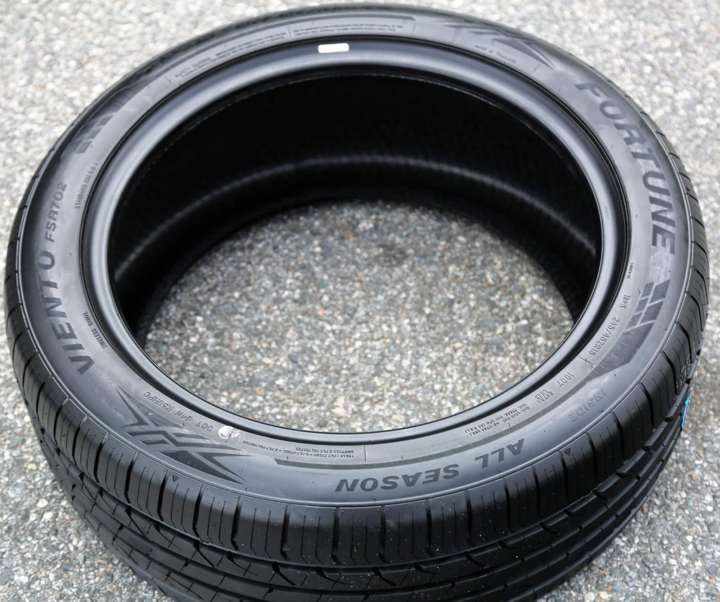 245/45R18 100Y XL Radial Tire L2682
