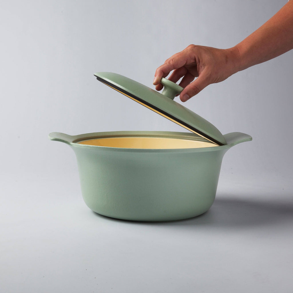 Cast Iron Covered Stockpot I767