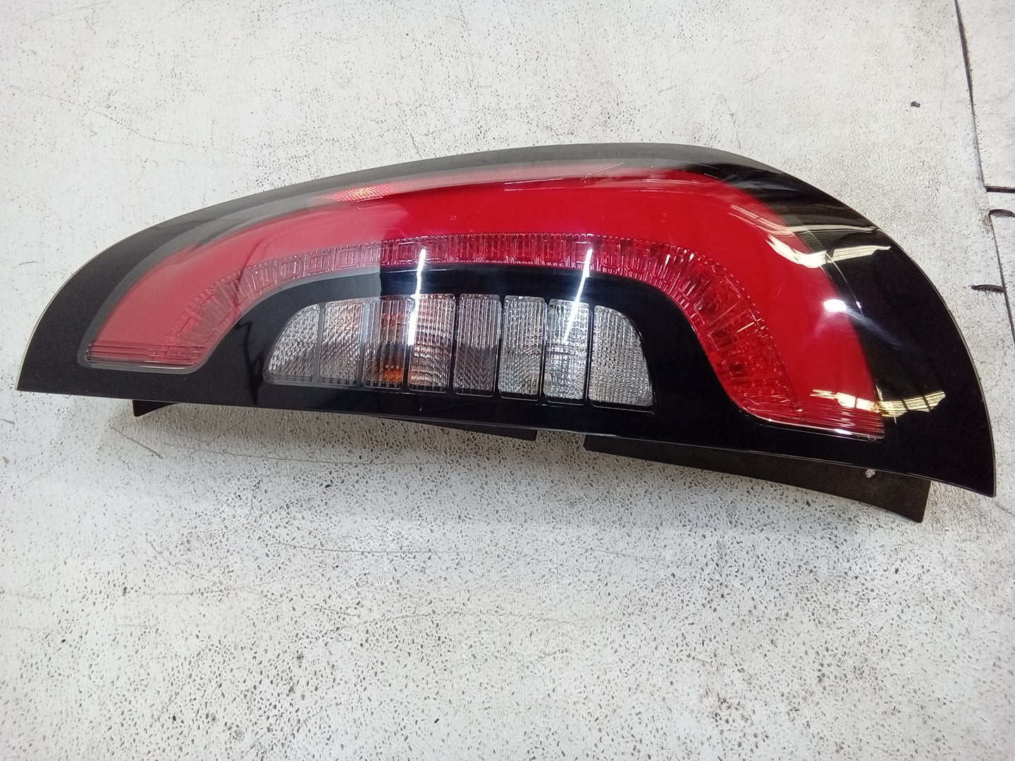 Passenger Side Tail Light Assembly RH X90368
