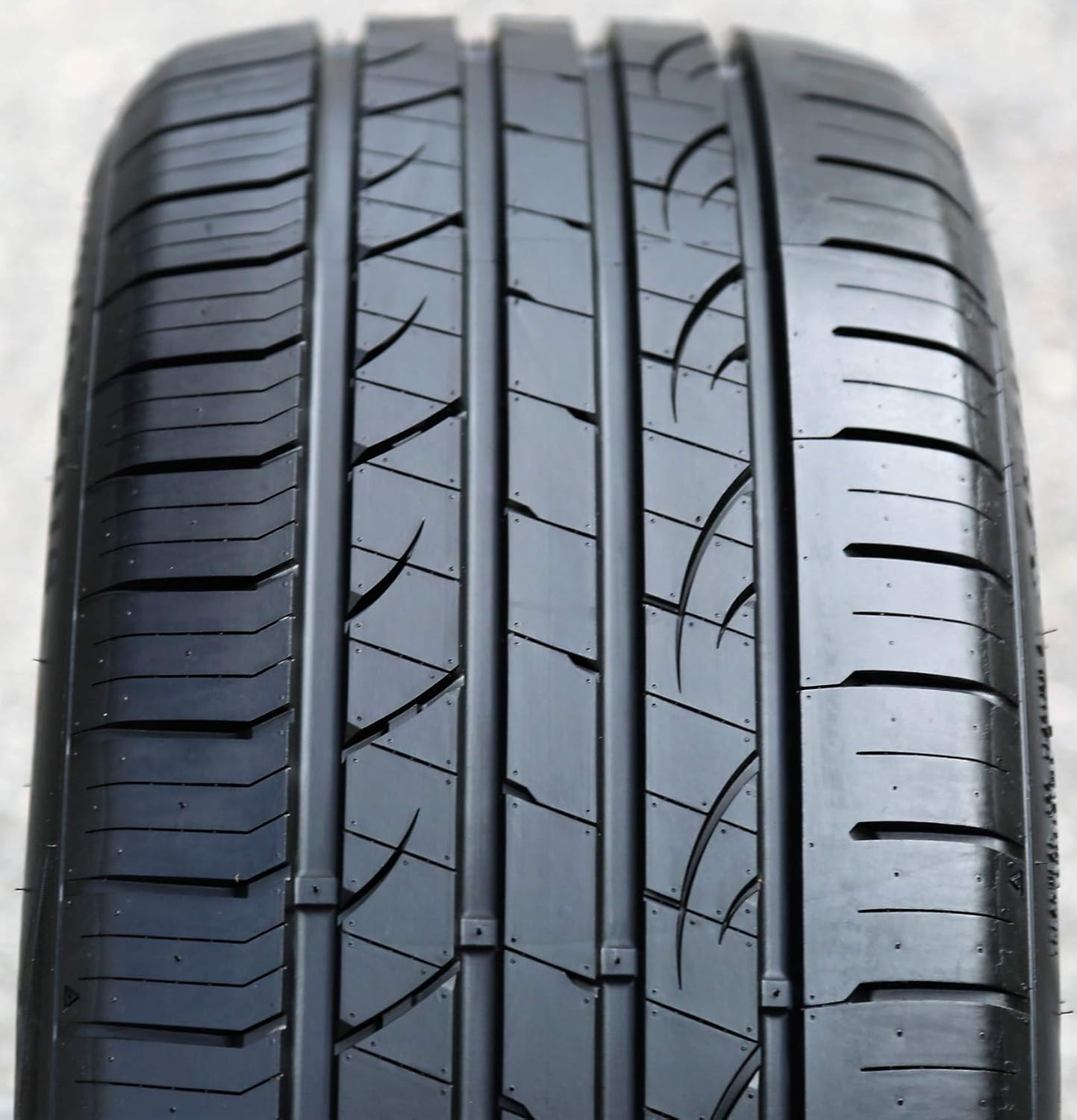 245/45R18 100Y XL Radial Tire L2682