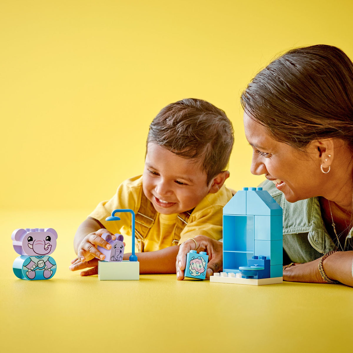Bath Time Playset with 2 Elephant Toys G58675