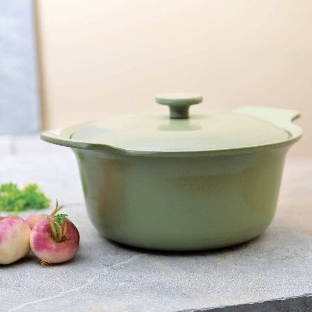 Cast Iron Covered Stockpot I767