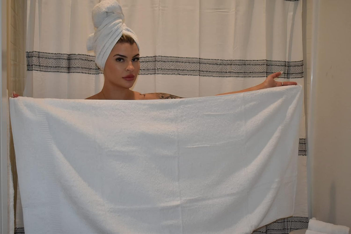 36 White Economy Bath Towel 24x50 Inches, 1 Dozen N69704