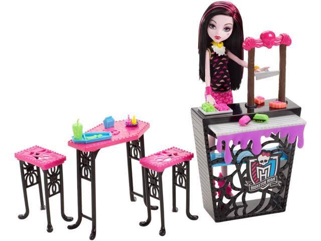 Beast Bites Cafe Draculaura Doll u0026 Playset B60304