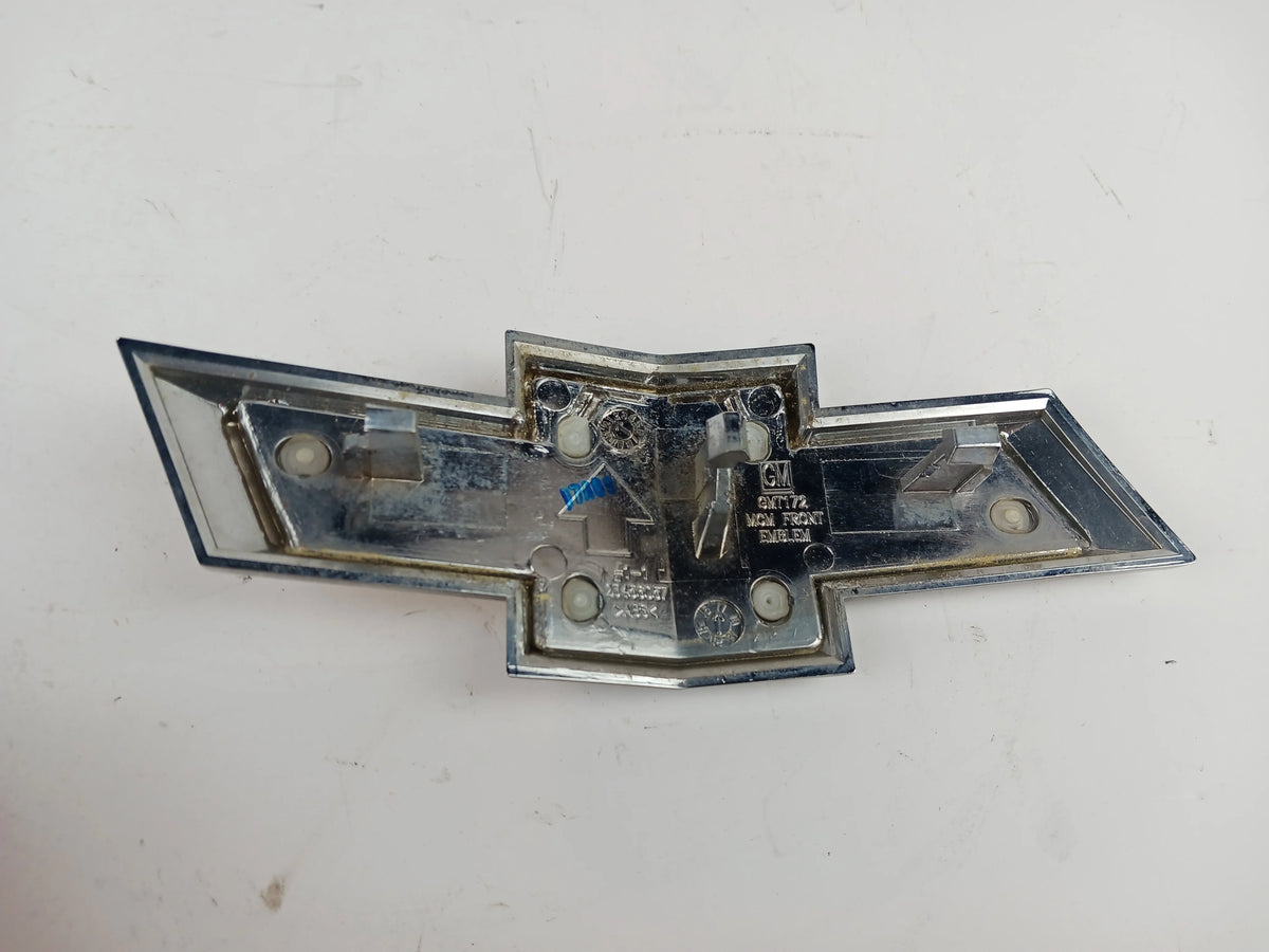 Front Bow Tie Emblem J87746